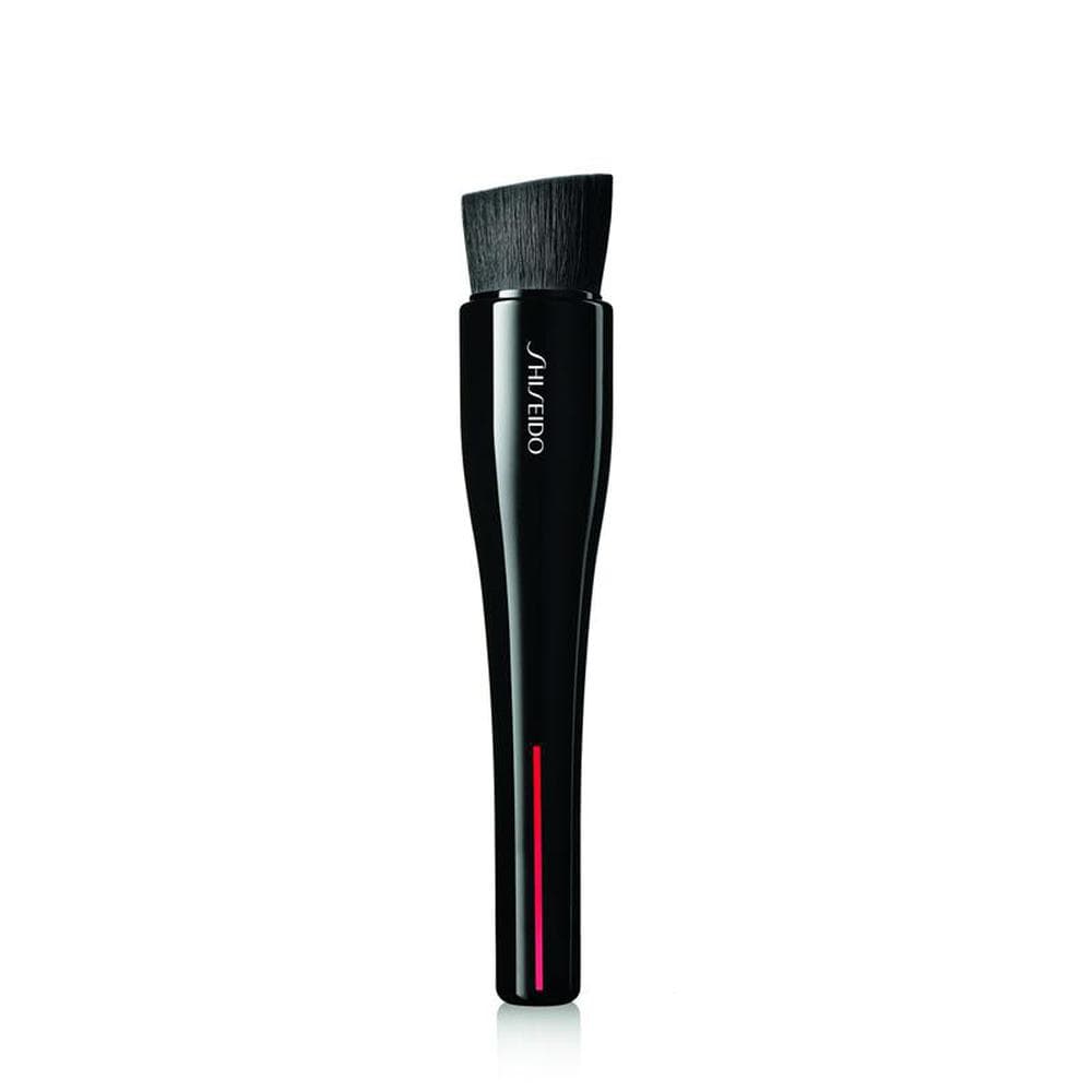 Shiseido hasu fude foundation brush: (Shiseido)